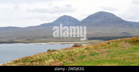 Blick auf die Paps of Jura von der insel Islay Stockfoto