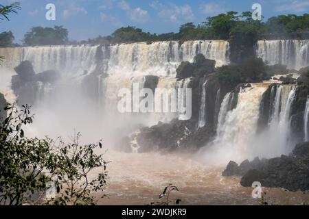 Iguazu-Nationalpark, Argentinien. Iguazu Falls – Unterer Stromkreis Stockfoto