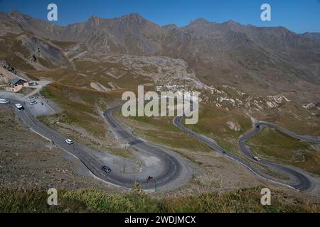 Bergstraße in den französischen Alpen zwischen dem Galibier- und dem Lautaret-Pass Stockfoto