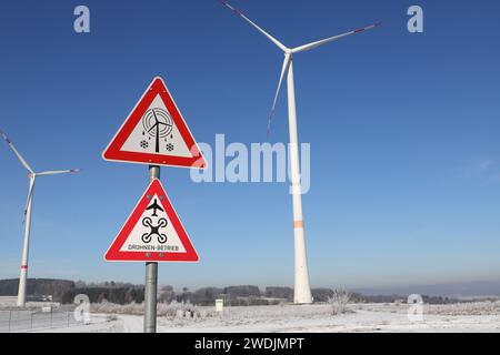 Ein Schild mit der Aufschrift „Drohnenbetrieb“ Stockfoto