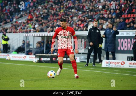 Freiburg, Deutschland. Januar 2024. Freiburg, Deutschland 20. Januar 2024: 1. BL - 2023/2024 - SC Freiburg vs. TSG 1899 Hoffenheim im Bild: Vincenzo Grifo (SC Freiburg) /// DFL-Vorschriften verbieten jede Verwendung von Fotografien als Bildsequenzen und/oder Quasi-Video /// Credit: dpa/Alamy Live News Stockfoto