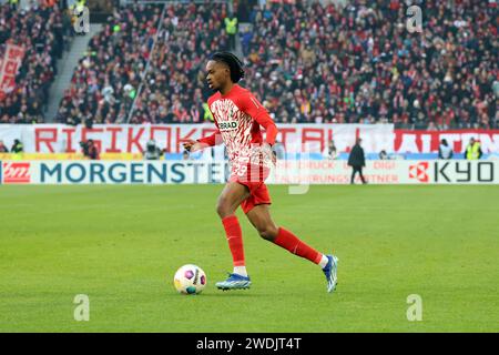 Freiburg, Deutschland. Januar 2024. Freiburg, Deutschland 20. Januar 2024: 1. BL - 2023/2024 - SC Freiburg vs. TSG 1899 Hoffenheim im Bild: Jordy Makengo (SC Freiburg) /// DFL-Vorschriften verbieten jede Verwendung von Fotografien als Bildsequenzen und/oder Quasi-Video /// Credit: dpa/Alamy Live News Stockfoto