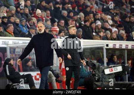 Freiburg, Deutschland. Januar 2024. Freiburg, Deutschland 20. Januar 2024: 1. BL - 2023/2024 - SC Freiburg vs. TSG 1899 Hoffenheim im Bild: Trainer Pellegrino Matarazzo (TSG 1899 Hoffenheim) /// DFL-Vorschriften verbieten jede Verwendung von Fotografien als Bildsequenzen und/oder Quasi-Video /// Credit: dpa/Alamy Live News Stockfoto