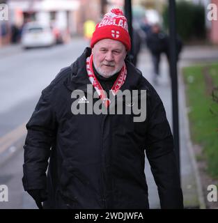Bramall Lane, Sheffield, Großbritannien. Januar 2024. Premier League Football, Sheffield United gegen West Ham United; Sheffield Utd-Fans laufen vor dem Start zur Bramall Lane. Credit: Action Plus Sports/Alamy Live News Stockfoto