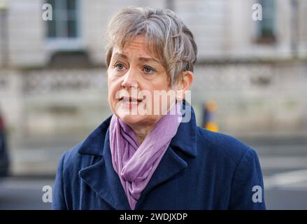 London, Großbritannien. Januar 2024. Shadow Home Secretary, Yvette Cooper, am Sonntag in den BBC Studios mit Laura Kuenssberg. Quelle: Mark Thomas/Alamy Live News Stockfoto