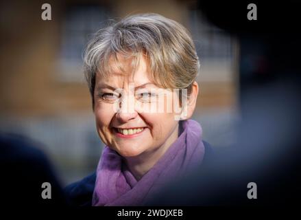 London, Großbritannien. Januar 2024. Shadow Home Secretary, Yvette Cooper, am Sonntag in den BBC Studios mit Laura Kuenssberg. Quelle: Mark Thomas/Alamy Live News Stockfoto