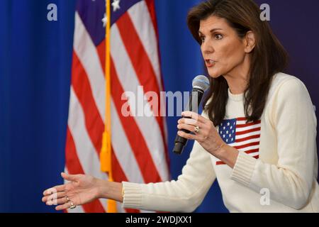 Der ehemalige UN-Botschafter Nikki Haley spricht bei einer Kundgebung in Ringe, N.H., USA, am 20. Januar 2024. während der Präsidentschaftswahl in New Hampshire. Stockfoto