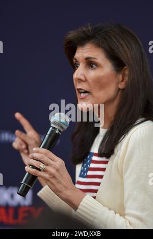 Der ehemalige UN-Botschafter Nikki Haley spricht auf einer Kundgebung in Peterborough, N.H., USA, am 20. Januar 2024. während der Präsidentschaftswahl in New Hampshire. Stockfoto