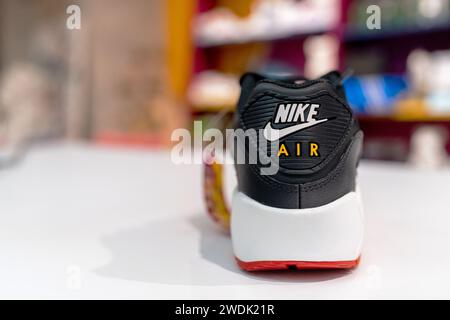 Nike Air Sneakers im Sportgeschäft. Minsk, Weißrussland - 21. Januar 2024 Stockfoto