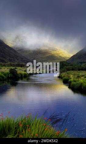 Fluss außerhalb von Doo Lough, County Mayo, Irland Stockfoto