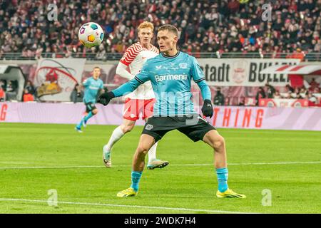 Leipzig, Deutschland 20. Januar 2024: 1.BL - 2023/2024 - RB Leipzig vs. Bayer 04 Leverkusen im Bild: Florian Wirtz (Leverkusen) /// DFL-Vorschriften verbieten jede Verwendung von Fotografien als Bildsequenzen und/oder Quasi-Video. /// Stockfoto