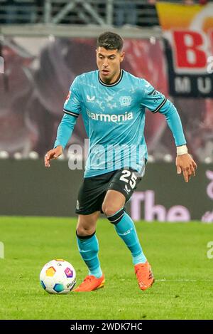 Leipzig, Deutschland 20. Januar 2024: 1.BL - 2023/2024 - RB Leipzig vs. Bayer 04 Leverkusen im Bild: Exequiel Palacios (Leverkusen) /// DFL-Vorschriften verbieten jede Verwendung von Fotografien als Bildsequenzen und/oder Quasi-Video. /// Stockfoto