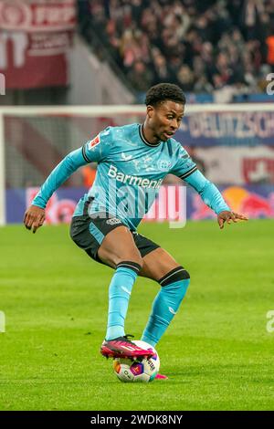 Leipzig, Deutschland 20. Januar 2024: 1.BL - 2023/2024 - RB Leipzig vs. Bayer 04 Leverkusen im Bild: Nathan Tella (Leverkusen) /// DFL-Vorschriften verbieten jede Verwendung von Fotografien als Bildsequenzen und/oder Quasi-Video. /// Stockfoto