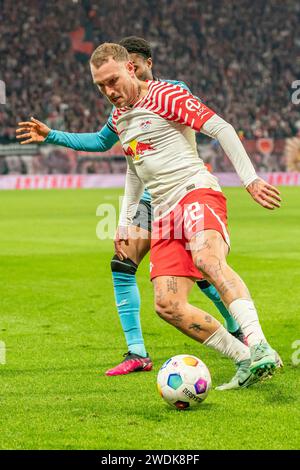 Leipzig, Deutschland 20. Januar 2024: 1.BL - 2023/2024 - RB Leipzig vs. Bayer 04 Leverkusen im Bild: David Raum (Leipzig) /// DFL-Vorschriften verbieten jede Verwendung von Fotografien als Bildsequenzen und/oder Quasi-Video. /// Stockfoto