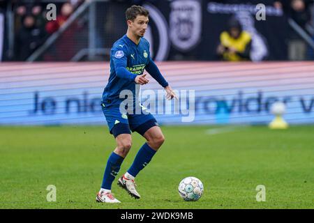 Utrecht, Niederlande. Januar 2024. UTRECHT, NIEDERLANDE - 21. JANUAR: Olivier Boscagli von PSV trifft beim niederländischen Eredivisie-Spiel zwischen FC Utrecht und PSV am 21. Januar 2024 im Stadion Galgenwaard in Utrecht, Niederlande. (Foto: Joris Verwijst/Orange Pictures) Credit: dpa/Alamy Live News Stockfoto