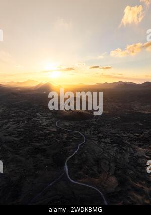 Aus der Vogelperspektive auf Volcan El Cuervo bei Sonnenuntergang, Tinajo, Las Palmas, Kanarische Inseln, Macaronesien, Spanien, Westeuropa Stockfoto