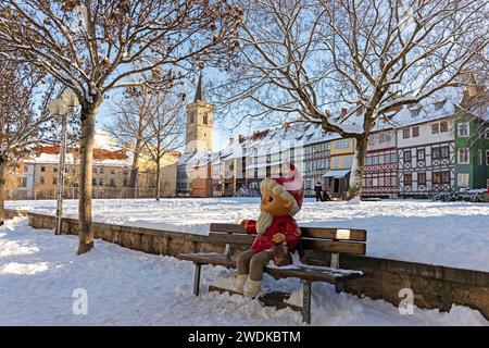 Sandmann-Statue vor der Kaufmannbrücke in Erfurt im Winter Stockfoto