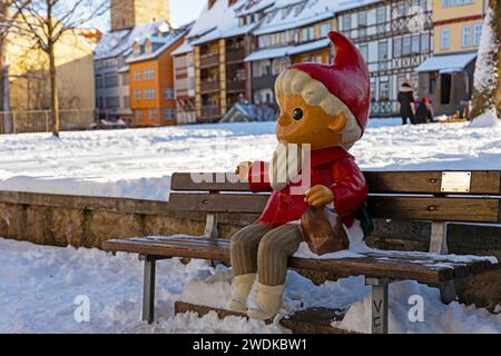 Sandmann-Statue vor der Kaufmannbrücke in Erfurt im Winter Stockfoto