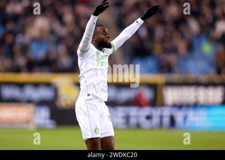 Arnheim, Niederlande. Januar 2024. ARNHEM, NIEDERLANDE - 21. JANUAR: Lutshare Geertruida aus Feyenoord feiert das erste Tor während des niederländischen Eredivisie-Spiels zwischen Vitesse und Feyenoord in Gelredome am 21. Januar 2024 in Arnhem, Niederlande. (Foto: Peter Lous/Orange Pictures) Credit: dpa/Alamy Live News Stockfoto
