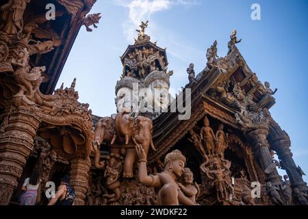 Der hölzerne Tempel der Wahrheit in Pattaya Thailand ist ein gigantischer Holzbau am kap von Naklua Pattaya City. Heiligtum der Wahrheit Stockfoto