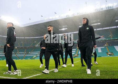 Die Spieler von Buckie Thistle laufen vor dem Spiel der vierten Runde des Scottish Cup im schottischen Celtic Park, Glasgow, Schottland. Bilddatum: Sonntag, 21. Januar 2024. Stockfoto