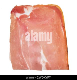 Nahaufnahme einer einzelnen Scheibe Prosciutto vor weißem Hintergrund, wodurch Textur und Farbe des Fleisches hervorgehoben werden. Stockfoto