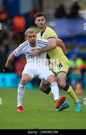 Leeds, Großbritannien. Januar 2024. Patrick Bamford aus Leeds United und Andrew Hughes aus Preston North End treffen am 21. Januar 2024 beim SKY Bet EFL Championship Match von Leeds United FC gegen Preston North End FC in Elland Road, Leeds, England, Vereinigtes Königreich Credit: Every Second Media/Alamy Live News Stockfoto