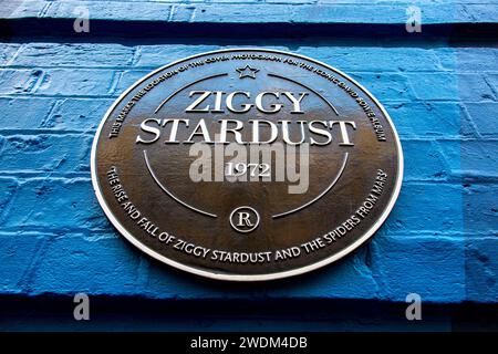 Eine Gedenktafel in der Heddon Street in London, Ort für das Cover-Shooting von David Bowies Ziggy Srtardust und die Spinnen vom Mars Stockfoto