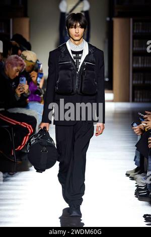 Paris, Frankreich. Januar 2024. KENZO Homme Herbst/Winter 2024-2025 Laufsteg während der Paris Fashion Week Herrenmode am 2024. Januar in Paris; Frankreich 19/01/2024 Credit: dpa/Alamy Live News Stockfoto