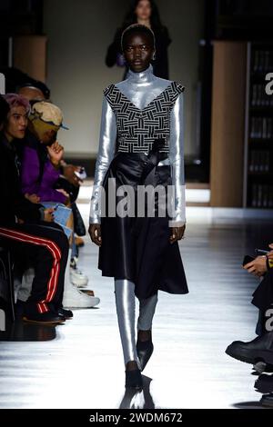 Paris, Frankreich. Januar 2024. KENZO Homme Herbst/Winter 2024-2025 Laufsteg während der Paris Fashion Week Herrenmode am 2024. Januar in Paris; Frankreich 19/01/2024 Credit: dpa/Alamy Live News Stockfoto