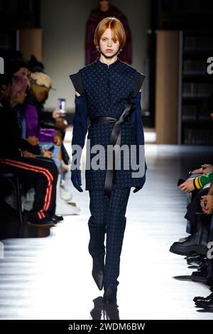 Paris, Frankreich. Januar 2024. KENZO Homme Herbst/Winter 2024-2025 Laufsteg während der Paris Fashion Week Herrenmode am 2024. Januar in Paris; Frankreich 19/01/2024 Credit: dpa/Alamy Live News Stockfoto