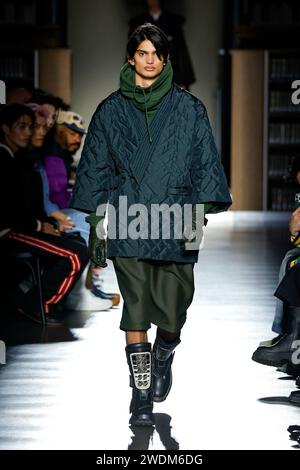 Paris, Frankreich. Januar 2024. KENZO Homme Herbst/Winter 2024-2025 Laufsteg während der Paris Fashion Week Herrenmode am 2024. Januar in Paris; Frankreich 19/01/2024 Credit: dpa/Alamy Live News Stockfoto