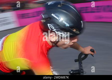 Benidorm, Spanien, 21. Januar 2024: Der Radfahrer Hodei Muñoz (29) während des Juniorentests der Männer der UCI-Radkreuz-Weltmeisterschaft 2024 am 21. Januar 2024 im Parque Foietes in Benidorm, Spanien. Quelle: Alberto Brevers / Alamy Live News. Stockfoto