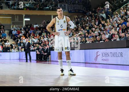 Alberto Abalde, Madrider Spieler Nr. 6, ist während des Spiels der Turkish Airlines in der Gaston-Medecin-Halle in Monaco zu sehen. Endpunktzahl: AS Monaco 90 - 74 Real Madrid. Stockfoto