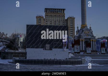 Kiew, Ukraine. Januar 2024. © Yevhen Wasyliev/Le Pictorium/MAXPPP - Kiew 12/01/2024 Kiewer Stadtverwaltungen versuchen, Denkmäler vor der Zerstörung durch Luftangriffe der russischen Armee zu schützen Foto 8: Ein Gedenkzeichen zu Ehren der Gründung der Stadt Kiew Credit: MAXPPP/Alamy Live News Stockfoto