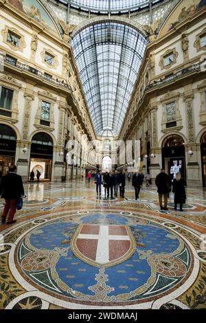 Wappen des Königreichs Italien in der Galleria Vittorio Emanuele II. Luxuriöse Einkaufspassage mit Glasgewölbe in Mailand Italien, entworfen von Giuseppe Mengoni Stockfoto