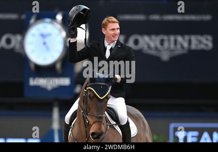 Leipzig, Deutschland. Januar 2024. Reitsport/Springen, Weltmeisterschaft, Springturnier mit Sprungbrett, Sprungbrett. Daniel Coyle aus Irland auf Legacy freut sich über seinen Sieg. Quelle: Hendrik Schmidt/dpa/Alamy Live News Stockfoto