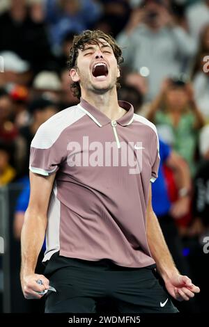 Melbourne, Victoria, Australien. Januar 2024. TAYLOR Fritz aus den USA feiert den Sieg gegen Stefanos Tsitsipas aus Griechenland am 8. Tag der Australian Open 2024 im Melbourne Park. (Kreditbild: © Chris Putnam/ZUMA Press Wire) NUR REDAKTIONELLE VERWENDUNG! Nicht für kommerzielle ZWECKE! Stockfoto