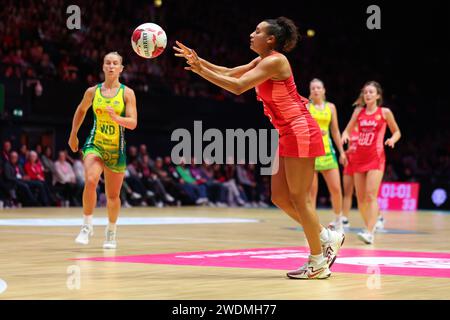 OVO Wembley Arena, London, Großbritannien. Januar 2024. Vitality Netball Nations Cup London Day 2; Imogen Allison aus England Vitality Roses in Aktion während des Spiels gegen Australien Origin Diamonds Credit: Action Plus Sports/Alamy Live News Stockfoto