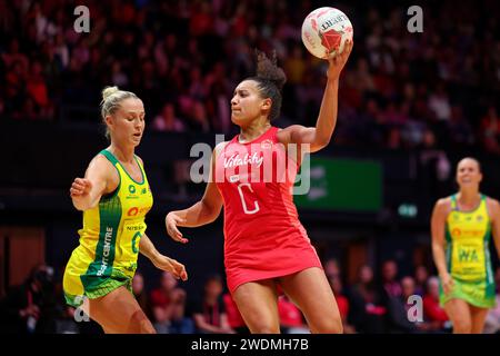 OVO Wembley Arena, London, Großbritannien. Januar 2024. Vitality Netball Nations Cup London Day 2; Imogen Allison aus England Vitality Roses in Aktion während des Spiels gegen Australien Origin Diamonds Credit: Action Plus Sports/Alamy Live News Stockfoto