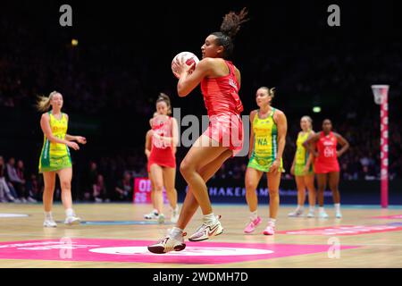 OVO Wembley Arena, London, Großbritannien. Januar 2024. Vitality Netball Nations Cup London Day 2; Imogen Allison aus England Vitality Roses in Aktion während des Spiels gegen Australien Origin Diamonds Credit: Action Plus Sports/Alamy Live News Stockfoto