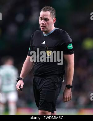 Schiedsrichter Chris Graham beim Spiel der vierten Runde des Scottish Cup in Celtic Park, Glasgow, Schottland. Bilddatum: Sonntag, 21. Januar 2024. Stockfoto