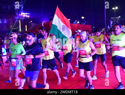 Mumbai, Indien. Januar 2024. MUMBAI, INDIEN - 21. JANUAR: Teilnehmer laufen während des TATA Mumbai Marathon 2024 am 21. Januar 2024 in Mumbai, Indien. (Foto: Bhushan Koyande/Hindustan Times/SIPA USA) Credit: SIPA USA/Alamy Live News Stockfoto