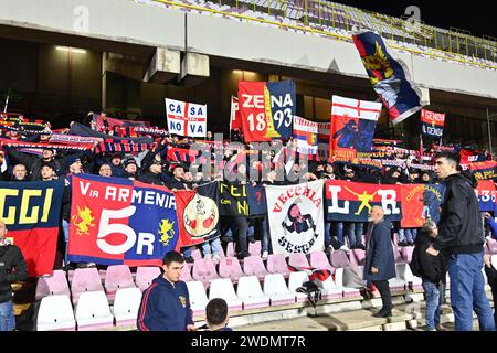 Salerno, Italien. Januar 2024. Genua-Fans während des Spiels der Serie A zwischen US Salernitana 1919 gegen Genua CFC im Arechi Stadium Credit: Independent Photo Agency/Alamy Live News Stockfoto