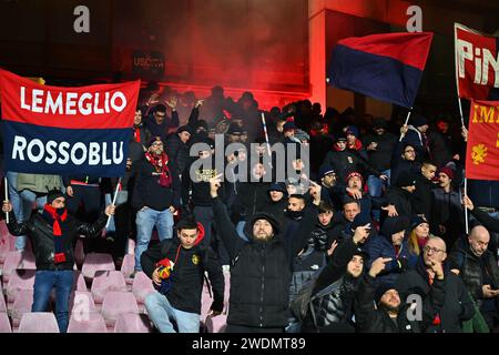 Salerno, Italien. Januar 2024. Genua-Fans während des Spiels der Serie A zwischen US Salernitana 1919 gegen Genua CFC im Arechi Stadium Credit: Independent Photo Agency/Alamy Live News Stockfoto