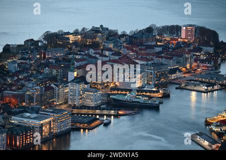 Der Blick über das wunderschöne Floien, Bergen, Norwegen an einem düsteren Tag Stockfoto