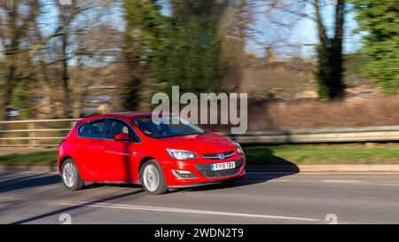 Milton Keynes, UK-18. Januar 2024: 2020 Silber Hybrid Elektro Toyota Corolla Icon Stockfoto