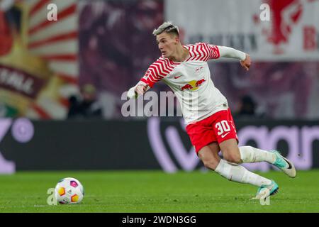 Leipzig, Deutschland. Januar 2024. Benjamin Sesko vom RB Leipzig im Einsatz beim Fußball-Bundesliga 2023/24 zwischen RB Leipzig und Bayer Leverkusen in der Red Bul Arena Leipzig. Endergebnis; RB Leipzig 2:3 Bayer Leverkusen. (Foto: Grzegorz Wajda/SOPA Images/SIPA USA) Credit: SIPA USA/Alamy Live News Stockfoto