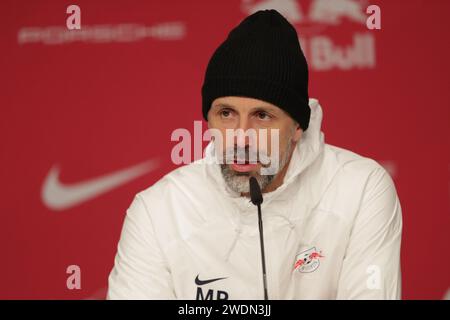 Leipzig, Deutschland. Januar 2024. Trainer Marco Rose vom RB Leipzig war beim Fußball-Bundesliga-Spiel 2023/24 zwischen RB Leipzig und Bayer Leverkusen in der Red Bul Arena Leipzig zu Gast. Endergebnis; RB Leipzig 2:3 Bayer Leverkusen. (Foto: Grzegorz Wajda/SOPA Images/SIPA USA) Credit: SIPA USA/Alamy Live News Stockfoto
