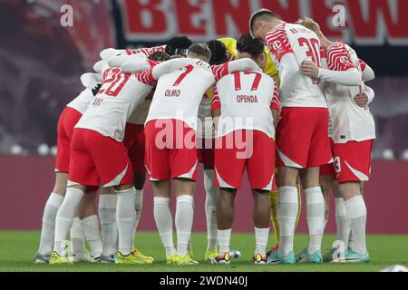 Leipzig, Deutschland. Januar 2024. Mannschaft des RB Leipzig beim Fußballspiel der Bundesliga 2023/24 zwischen RB Leipzig und Bayer Leverkusen in der Red Bul Arena Leipzig. Endergebnis; RB Leipzig 2:3 Bayer Leverkusen. (Foto: Grzegorz Wajda/SOPA Images/SIPA USA) Credit: SIPA USA/Alamy Live News Stockfoto